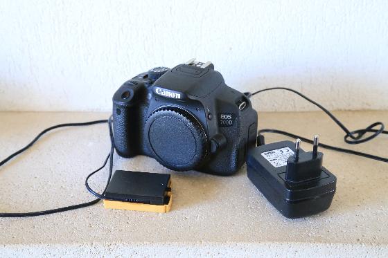 Canon 700D défiltré total + chargeur secteur