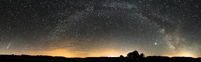 NEOWISE et voie lactée