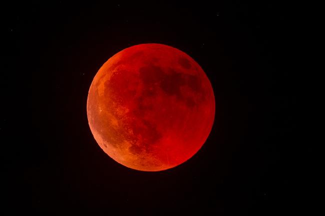 éclipse totale de lune du 27 juillet 2018