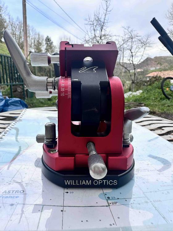 Base NEUVE William Optics en CNC laqué rouge