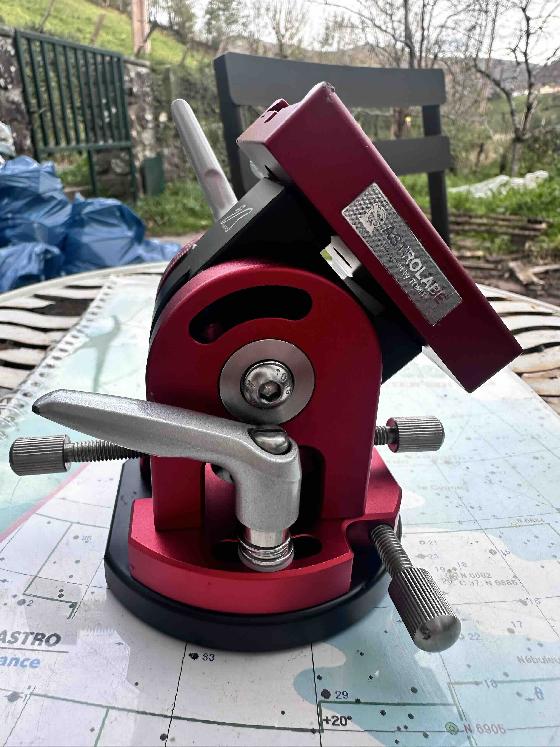 Base NEUVE William Optics en CNC laqué rouge