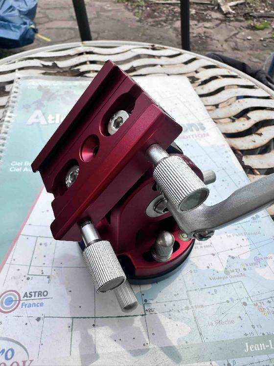 Base NEUVE William Optics en CNC laqué rouge