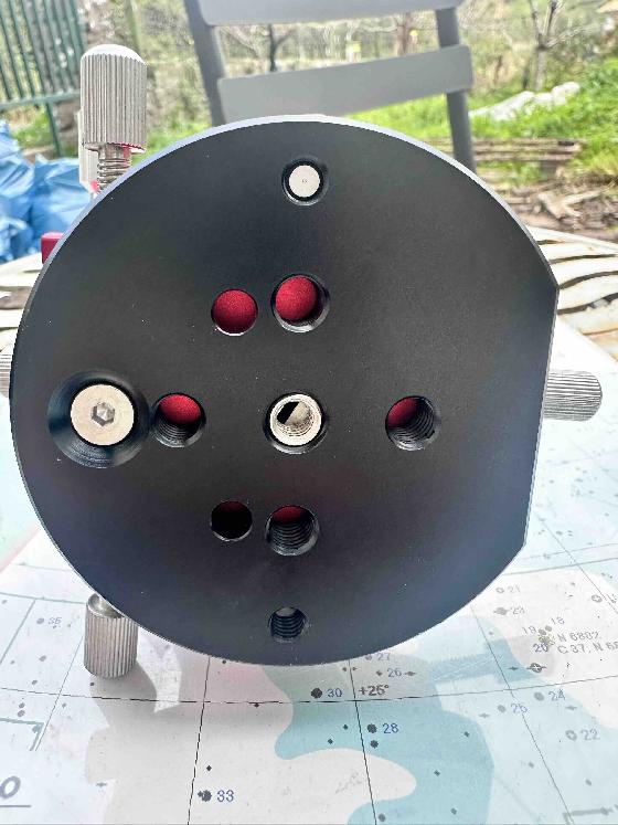 Base NEUVE William Optics en CNC laqué rouge