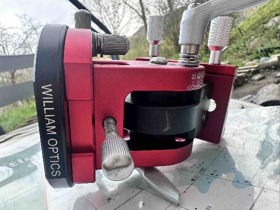 Base NEUVE William Optics en CNC laqué rouge