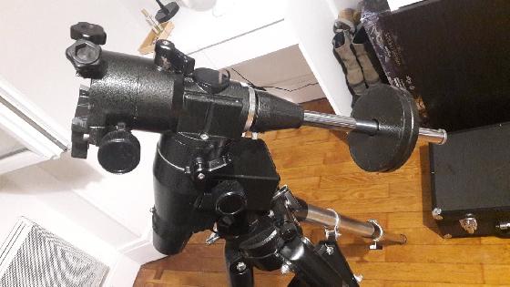 Monture équatoriale EQ5 + deux contrepoids + viseur polaire + trépied