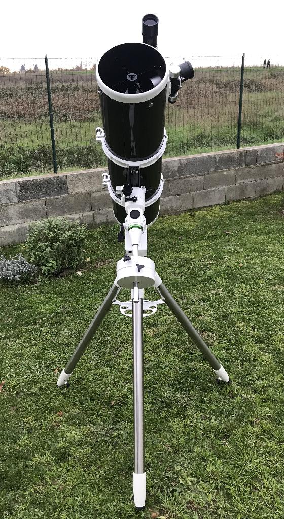Skywatcher 200/1000 sur monture NEQ5 + housse