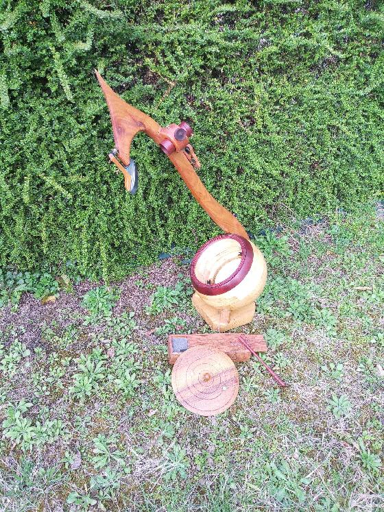 Telescope 200 F 4.5. Oeuvre d'art en bois. Monture boule