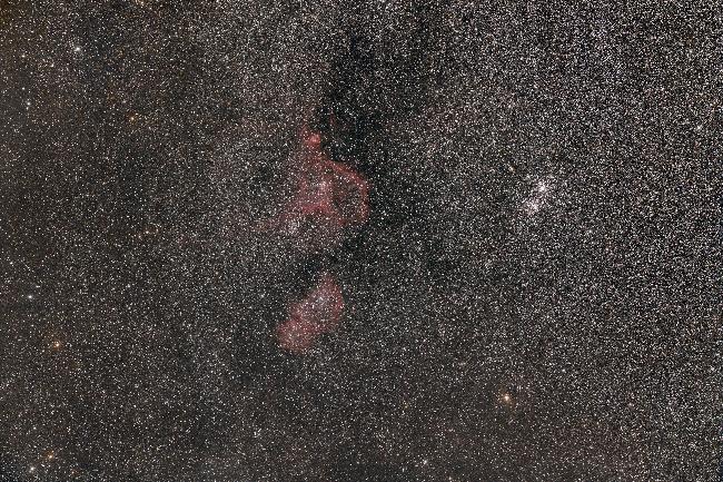 hello les astros amigos,  je vous partage ce coin de ciel assez sympa entre Cassiopée et Persée avec les IC 1848 et IC 1805 plus connus sous les noms de l'âme et le Coeur et à droite le non moins fame