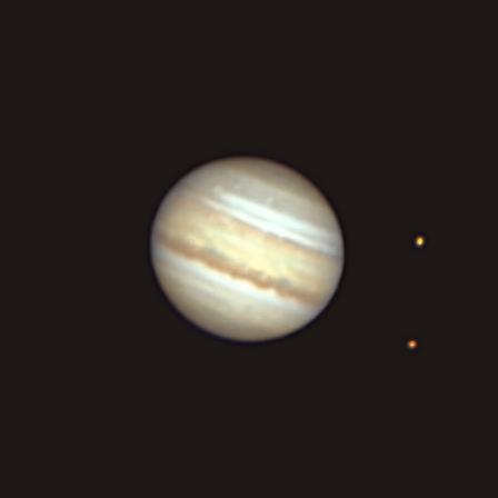 Jupiter et deux lune 