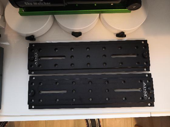 Queue d'aronde, platines et anneaux ADM