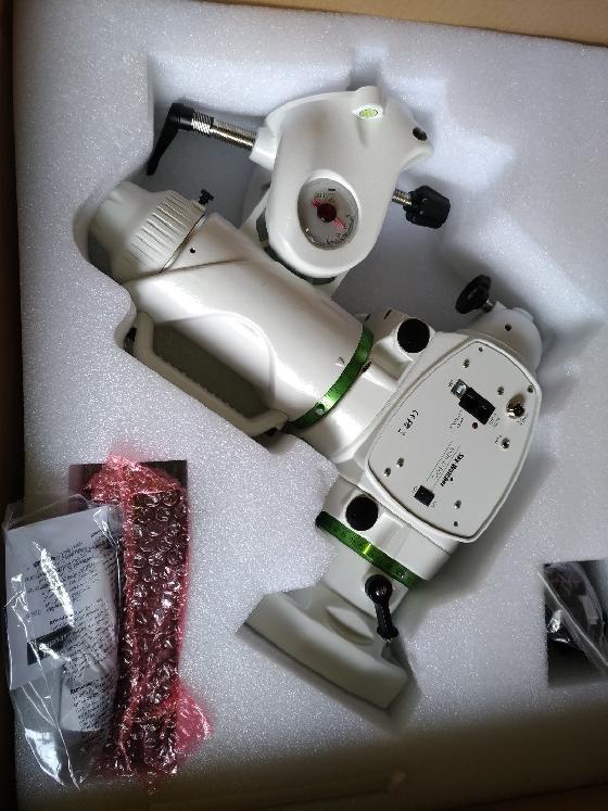 Lunette Sky-Watcher 80ED Esprit Pro triplet sur monture EQ6-R Pro GoTo