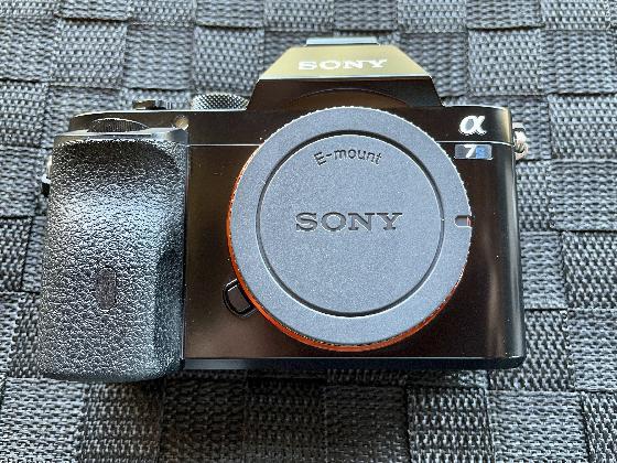 Ensemble complet astrophoto Sony A7S impeccable + 135mm f/2 + 28-70mm + accessoires