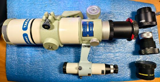 Takahashi FS-60C + réducteur 6.2 + chercheur + collier + adaptateurs