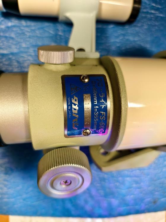 Takahashi FS-60C + réducteur 6.2 + chercheur + collier + adaptateurs