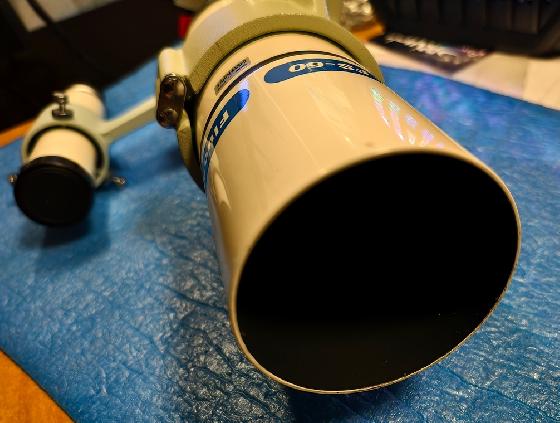 Takahashi FS-60C + réducteur 6.2 + chercheur + collier + adaptateurs