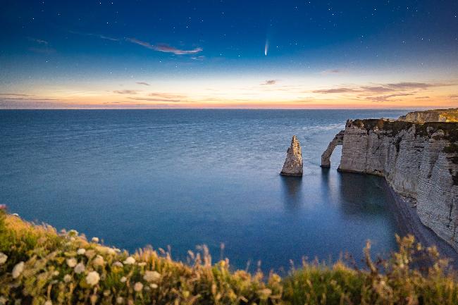 Comète Neowise à Etretat