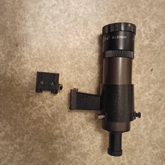 Chercheur Orion 9x50, avec son support (prix à débattre)