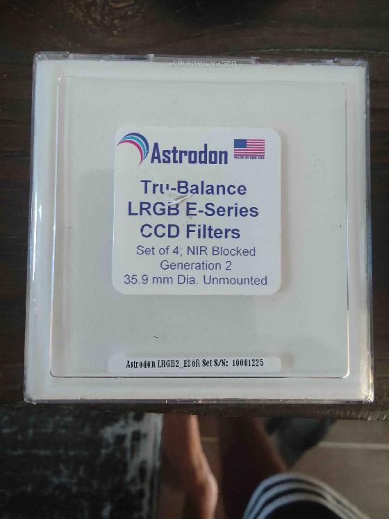 ZWO roue à  filtre 7 position motorisé V2 * 36MM et filtre Astrodon LRGB E-Series rond de 36mm