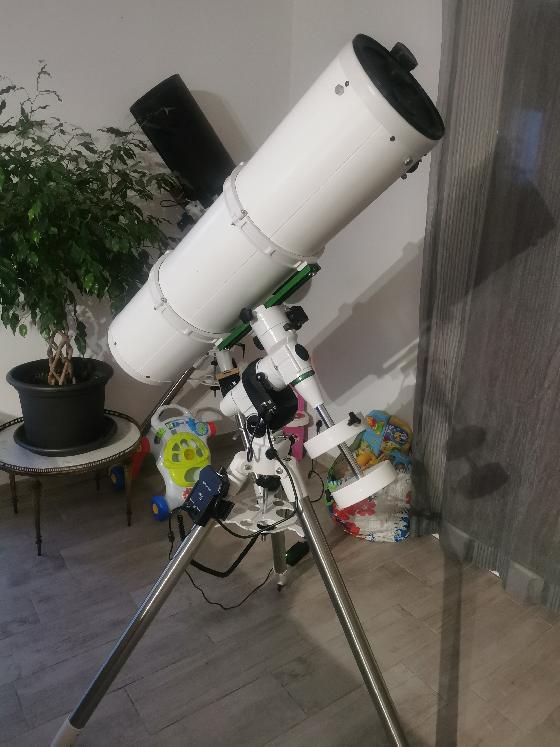 Telescope skywatcher 200/100 monture heq5