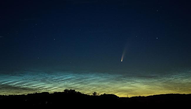 Neowise et nuages noctulesents