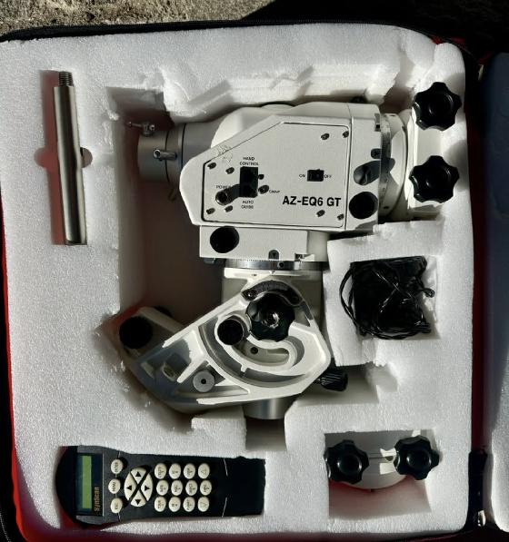 Télescope et monture Skywatcher - AZ-EQ6 SynScan GoTo et N200/800 Quattro 8C Carbon (réduction du prix)