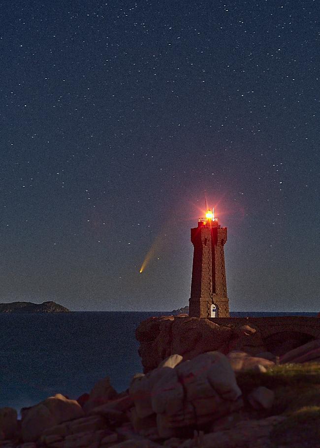 Neowise - Phare de Ploumanac'h