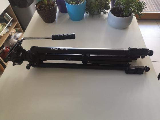 APN Canon 1000d défiltré + accessoires, jumelles 20x80, jumelles 10x50, trépieds, oculaire 30mm 80°, filtres, divers... 