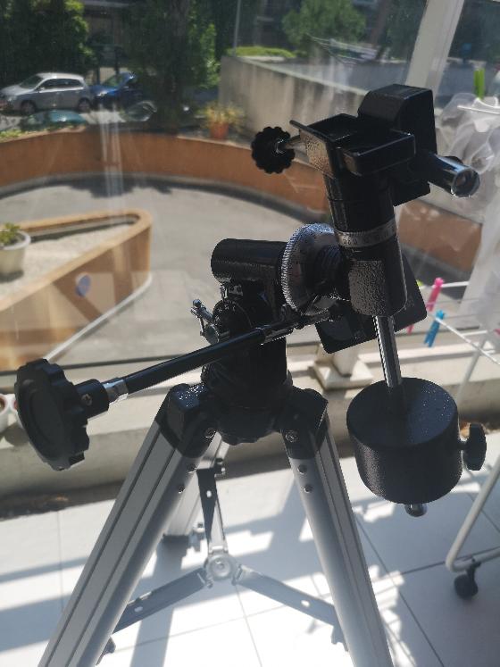 Monture EQ1 + moteur de suivi + accessoires astro (oculaires, filtre lunaire)