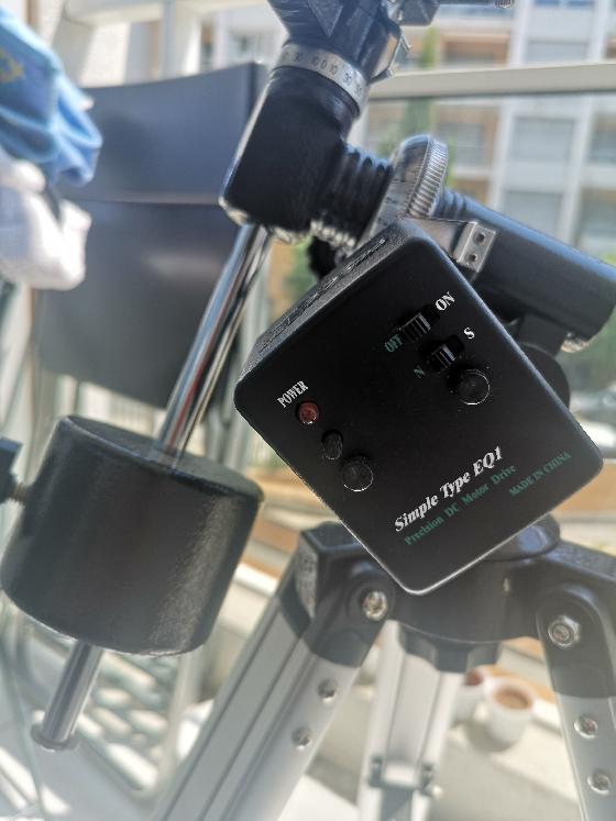 Monture EQ1 + moteur de suivi + accessoires astro (oculaires, filtre lunaire)
