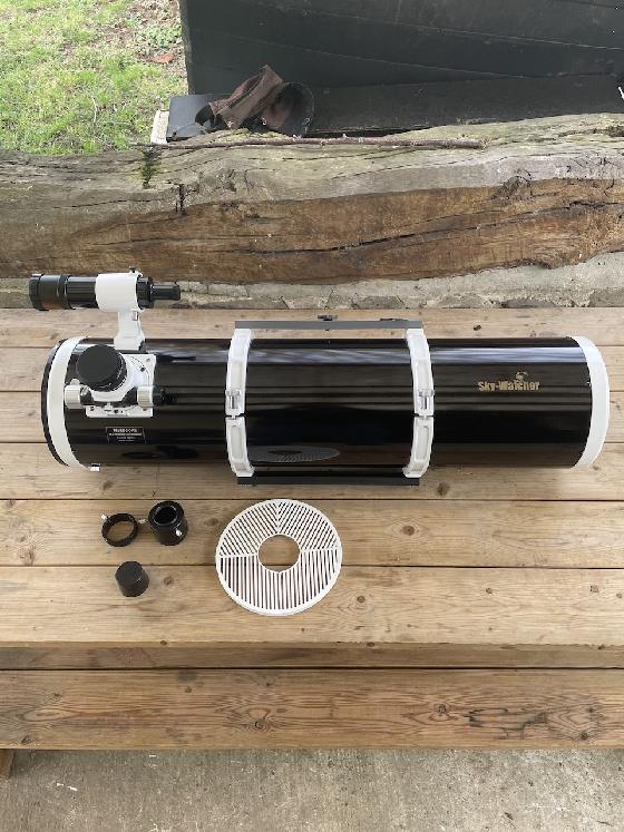 Newton Skywatcher 200/1000 équipé