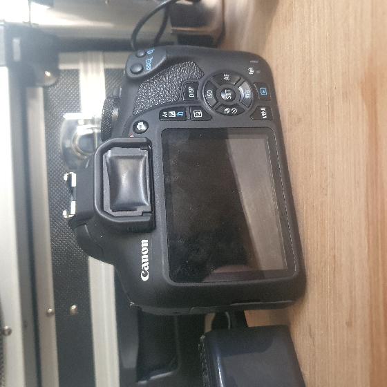 Canon EOS 2000D Défiltré complet + Accessoires