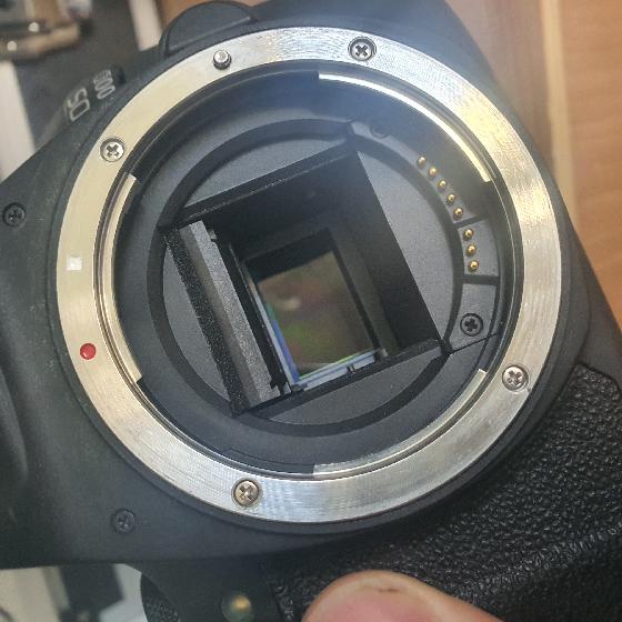 Canon EOS 2000D Défiltré complet + Accessoires