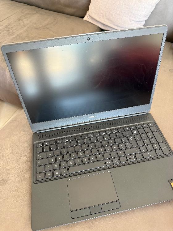 Vends laptop pour le traitement