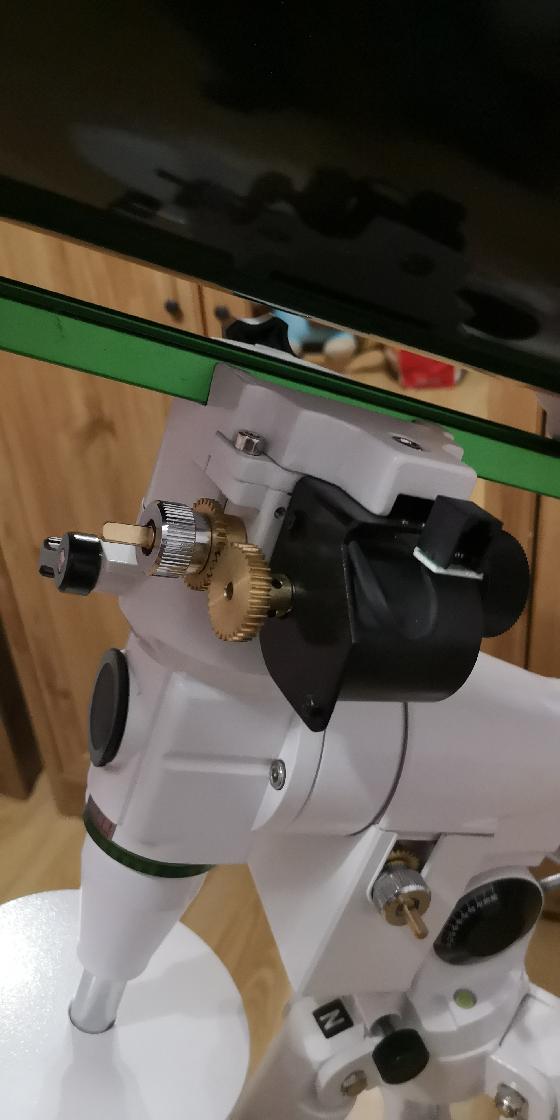 Vends télescope Skywatcher 200/1000 sur EQ-5 motorisée 