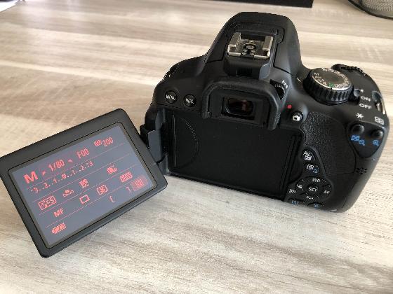 Canon EOS 650D défiltré partiel + accessoires