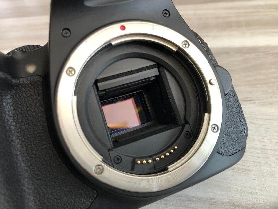 Canon EOS 650D défiltré partiel + accessoires