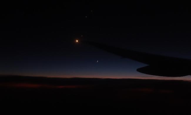 Crépuscule et fin croissant de lune