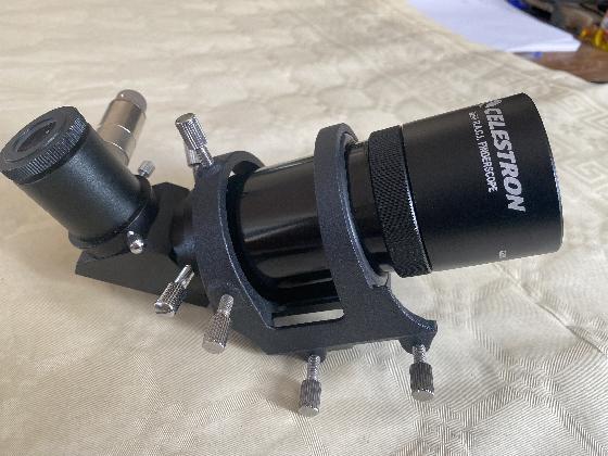 Chercheur Celestron 9*50mm Coudé redressé éclairé 