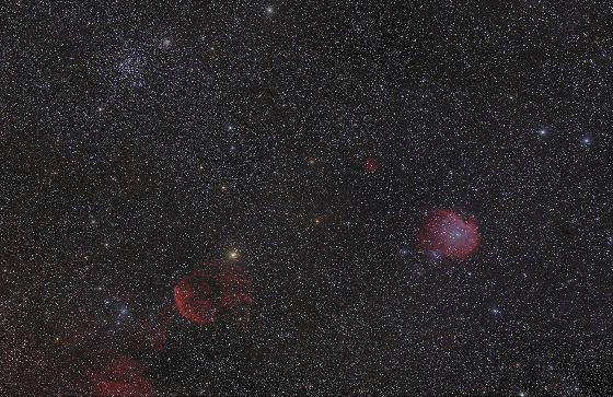 Une méduse, une singe et un amas