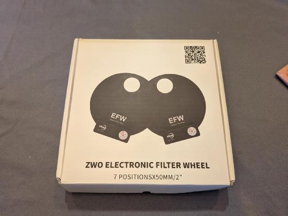 Roue à filtre motirsée ZWO EFW 7 x 2"