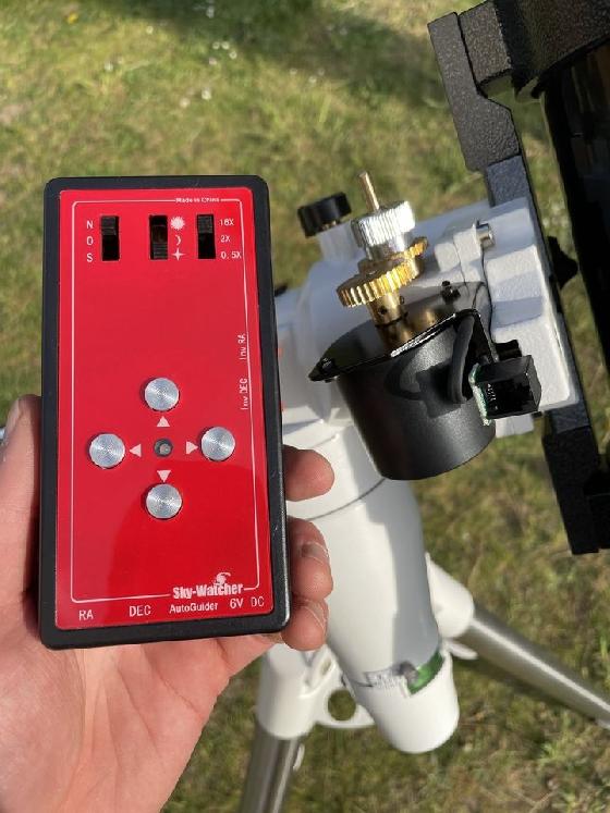 Omegon Astrograph 154/600 sur NEQ5 motorisée 2 axes