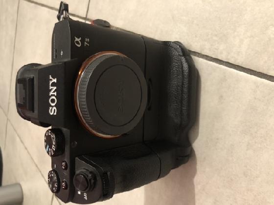 Sony alpha7II, grip Sony et 8 batteries