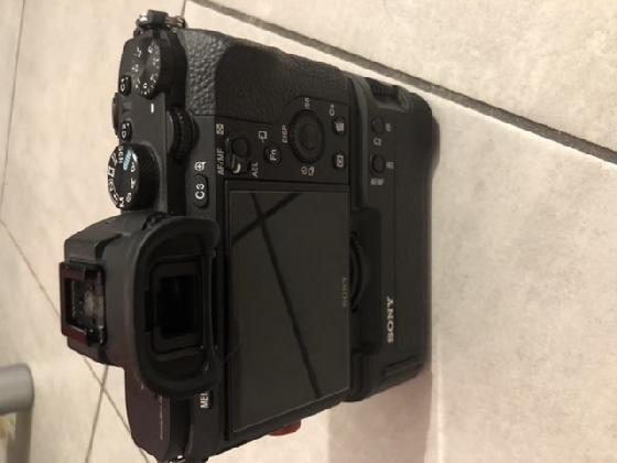 Sony alpha7II, grip Sony et 8 batteries