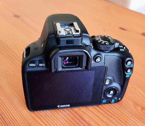 Canon EOS 100D défiltré partiel état neuf, 1500 déclenchements