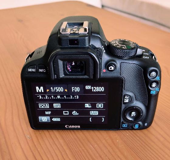 Canon EOS 100D défiltré partiel état neuf, 1500 déclenchements