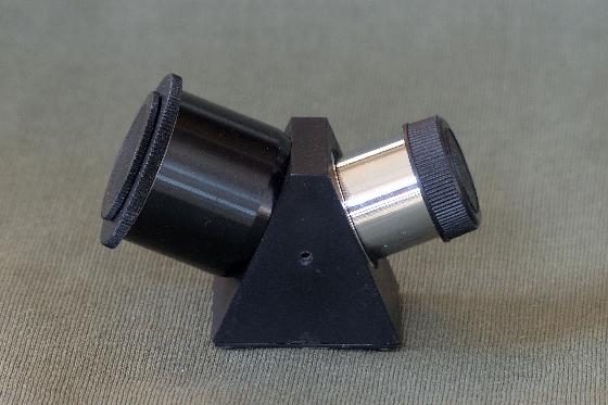 Deux oculaires, redresseur terrestre et adaptateur photo