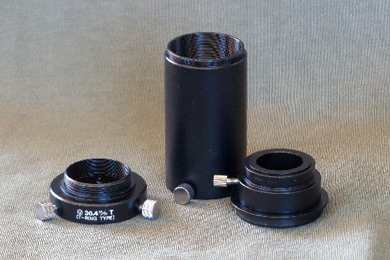 Deux oculaires, redresseur terrestre et adaptateur photo