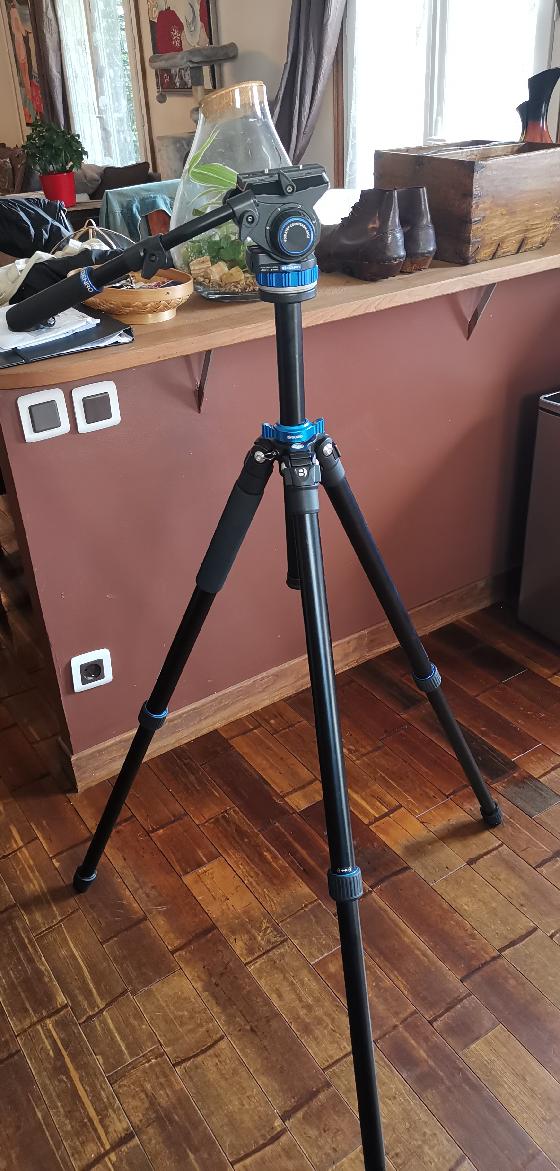 Ensemble Benro : trépied et tête fluide 