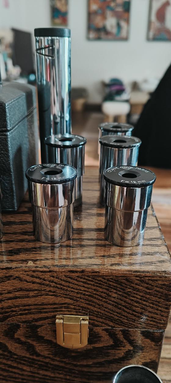 Oculaires clavé chromé et Alu (coulant 27), RC, coffret.