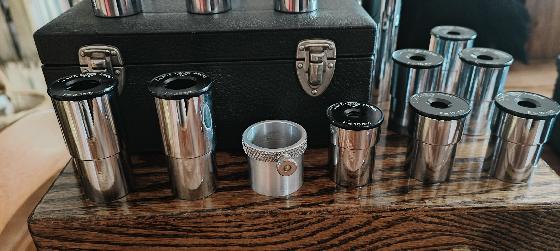 Oculaires clavé chromé et Alu (coulant 27), RC, coffret.